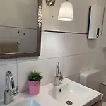 Welcome Home, Price , Fast Wlan, Netflix, Washing, Drying, Big Tv, Space, Free Parking, 4big 100m2, Smoking Place Outside On, Try Out And Visit Us شقة أوبيرهاوزين
