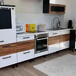 شقة Welcome Home, Price , Fast Wlan, Netflix, Washing, Drying, Big Tv, Space, Free Parking, 4big 100m2, Smoking Place Outside On, Try Out And Visit Us