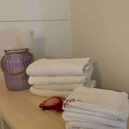 Welcome Home, Price , Fast Wlan, Netflix, Washing, Drying, Big Tv, Space, Free Parking, 4big 100m2, Smoking Place Outside On, Try Out And Visit Us * Oberhausen (North Rhine-Westphalia)