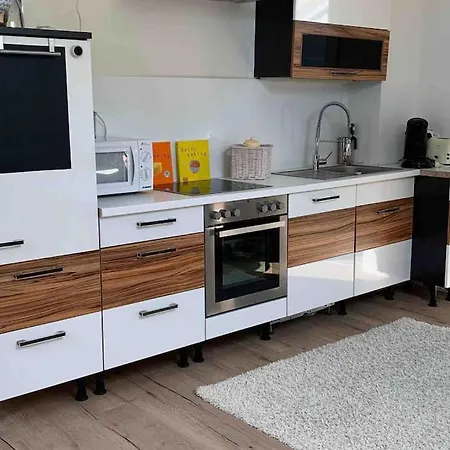 Lejlighed Welcome Home, Price , Fast Wlan, Netflix, Washing, Drying, Big Tv, Space, Free Parking, 4big 100m2, Smoking Place Outside On, Try Out And Visit Us