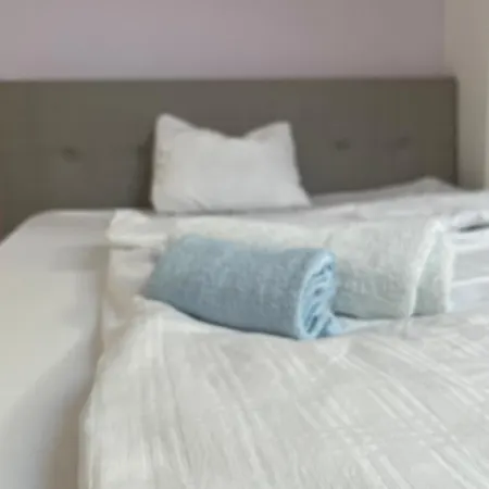 Welcome Home, Price , Fast Wlan, Netflix, Washing, Drying, Big Tv, Space, Free Parking, 4big 100m2, Smoking Place Outside On, Try Out And Visit Us *