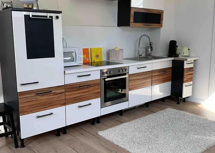 Appartamento Welcome Home, Price , Fast Wlan, Netflix, Washing, Drying, Big Tv, Space, Free Parking, 4big 100m2, Smoking Place Outside On, Try Out And Visit Us